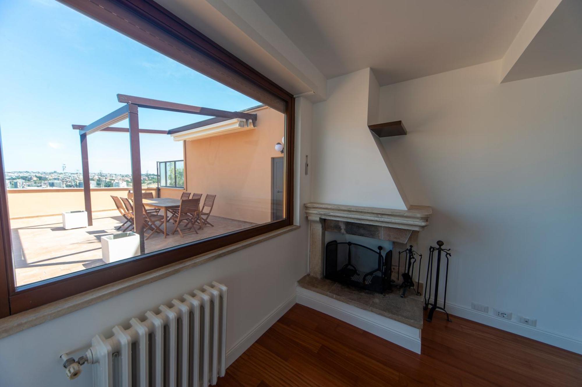 Cardinal Mistrangelo - Next To The Metro Station, Large And Comfortable Penthouse With Terrace Apartment *