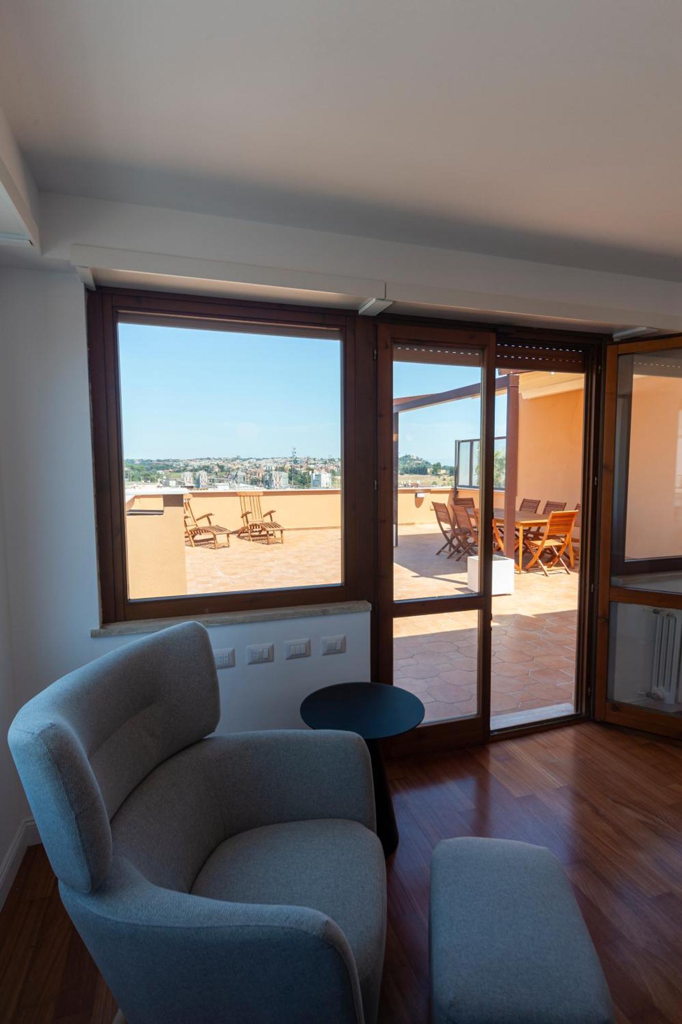 Cardinal Mistrangelo - Next To The Metro Station, Large And Comfortable Penthouse With Terrace * Rom