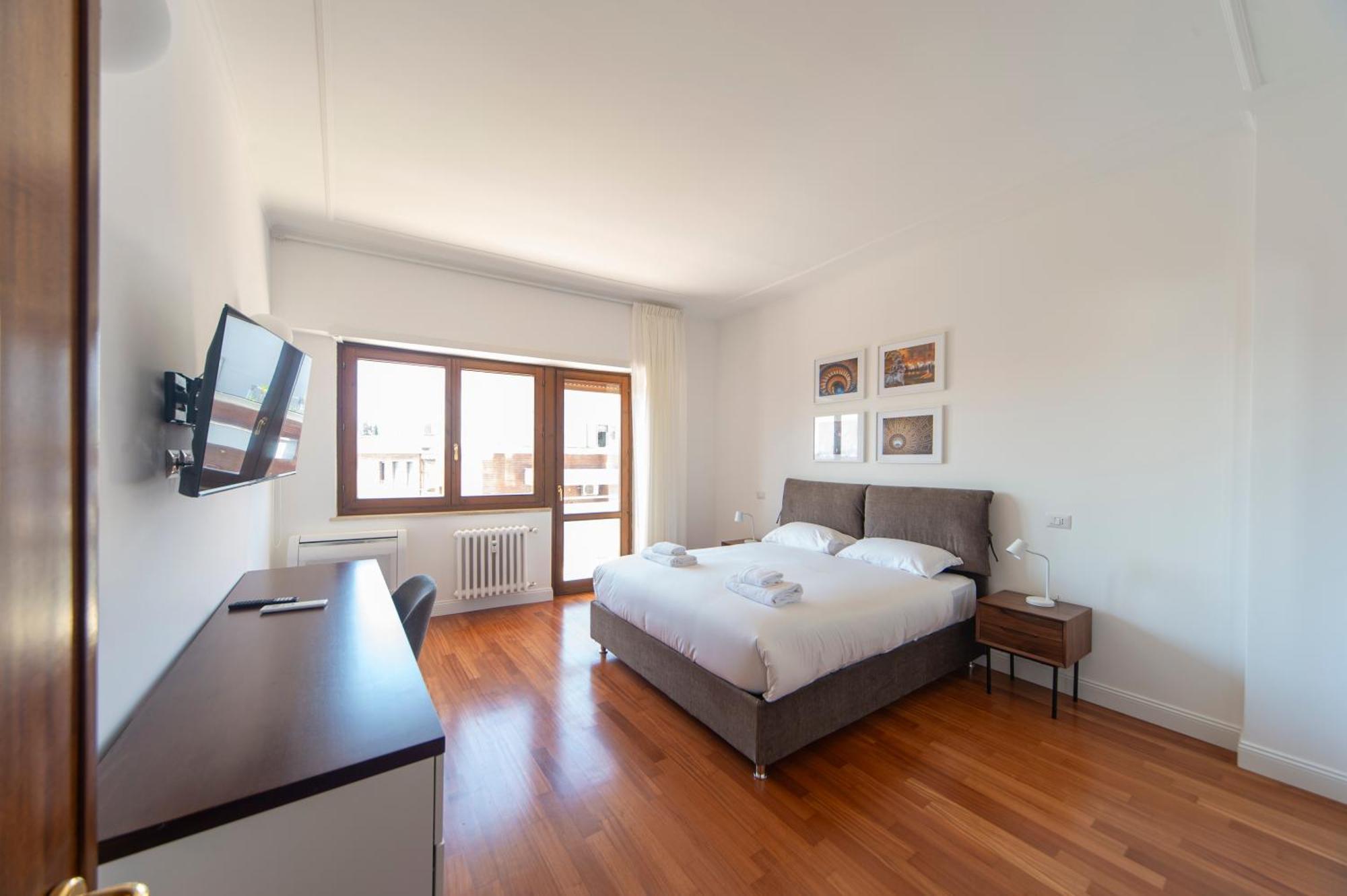 Cardinal Mistrangelo - Next To The Metro Station, Large And Comfortable Penthouse With Terrace Apartment *