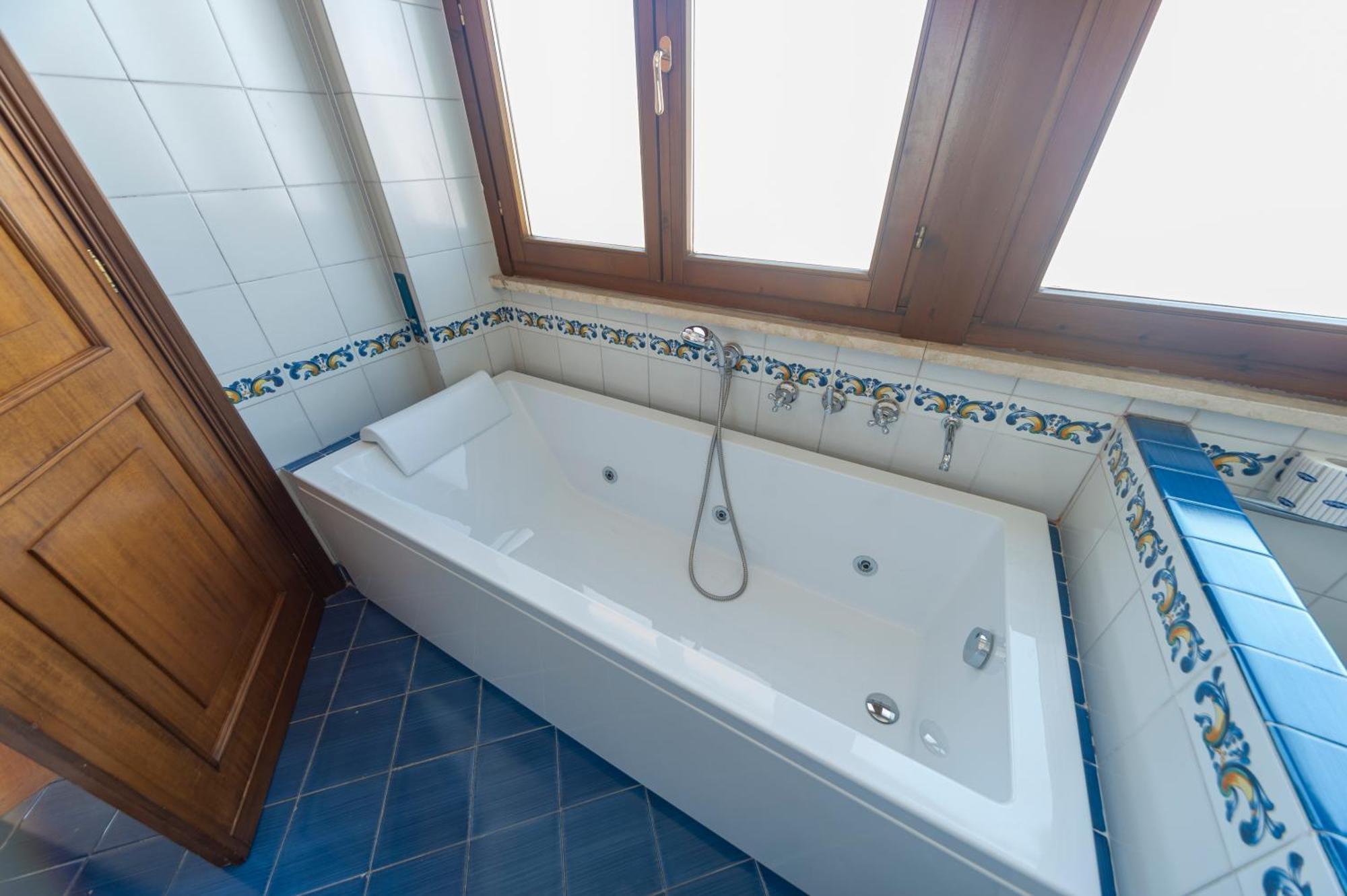 Cardinal Mistrangelo - Next To The Metro Station, Large And Comfortable Penthouse With Terrace Apartment *