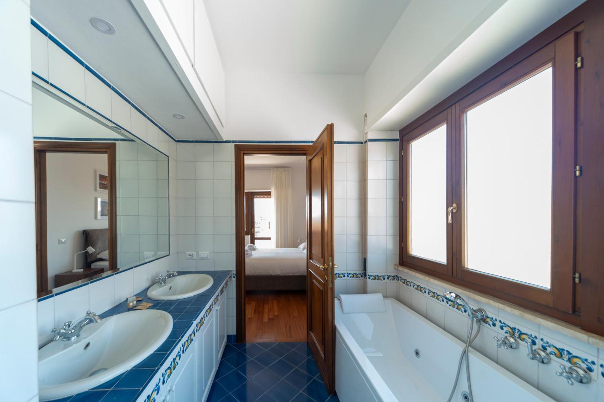 Cardinal Mistrangelo - Next To The Metro Station, Large And Comfortable Penthouse With Terrace Rom