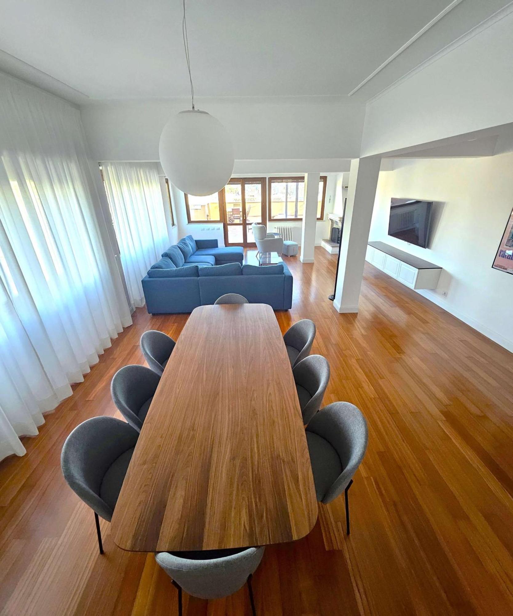 Cardinal Mistrangelo - Next To The Metro Station, Large And Comfortable Penthouse With Terrace Apartment *